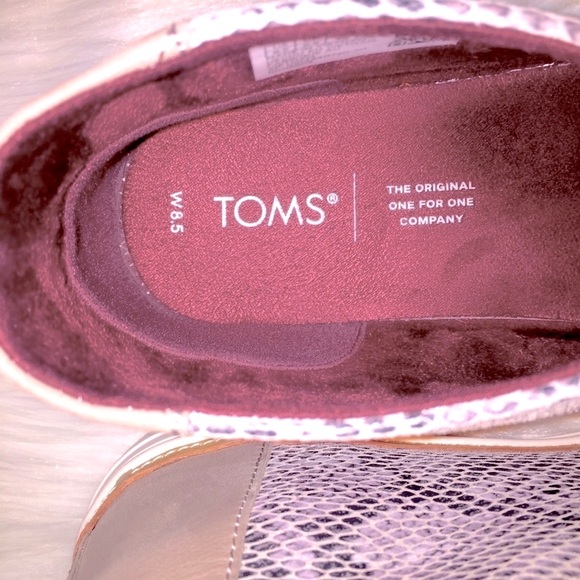 🤍NWOT🤍TOMS Embosssed Shoes - Picture 6 of 6